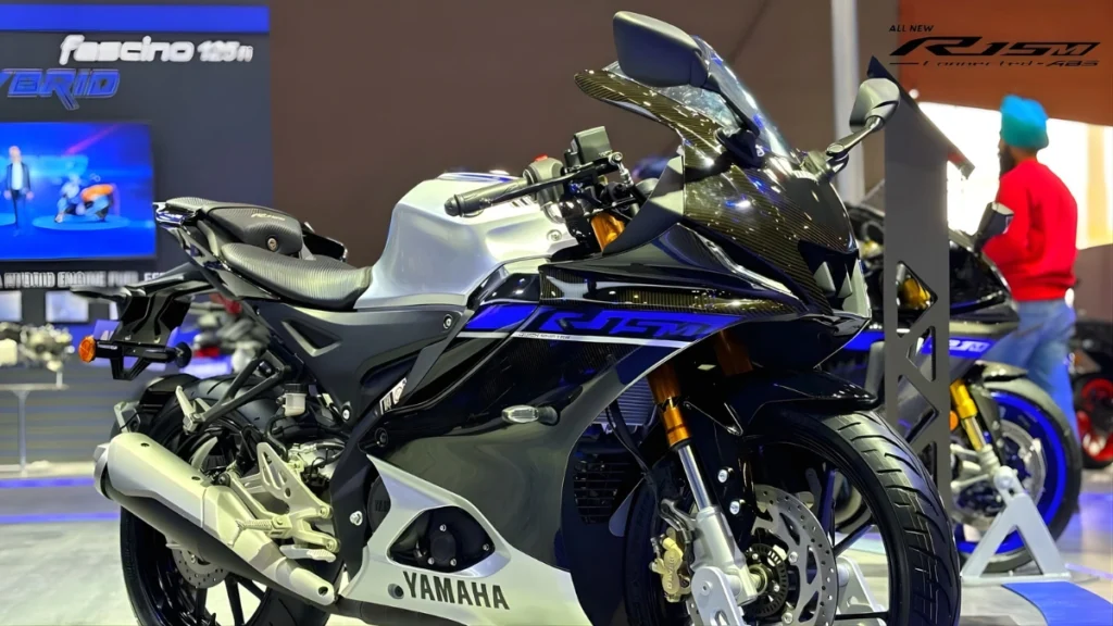 Yamaha R15 BS7